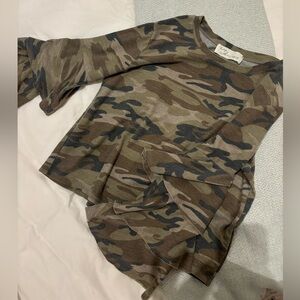 Vintage Havana camo long sleeve sweater with flared sleeves. Super soft!!!